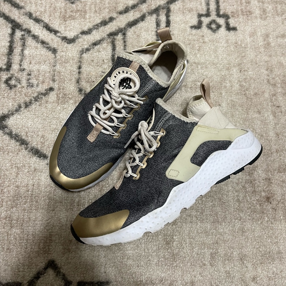Women’s Huaraches 👟